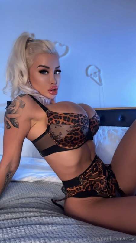  Let’s talk dirty, babe 😈 $10 for a steamy sexting session 💦..