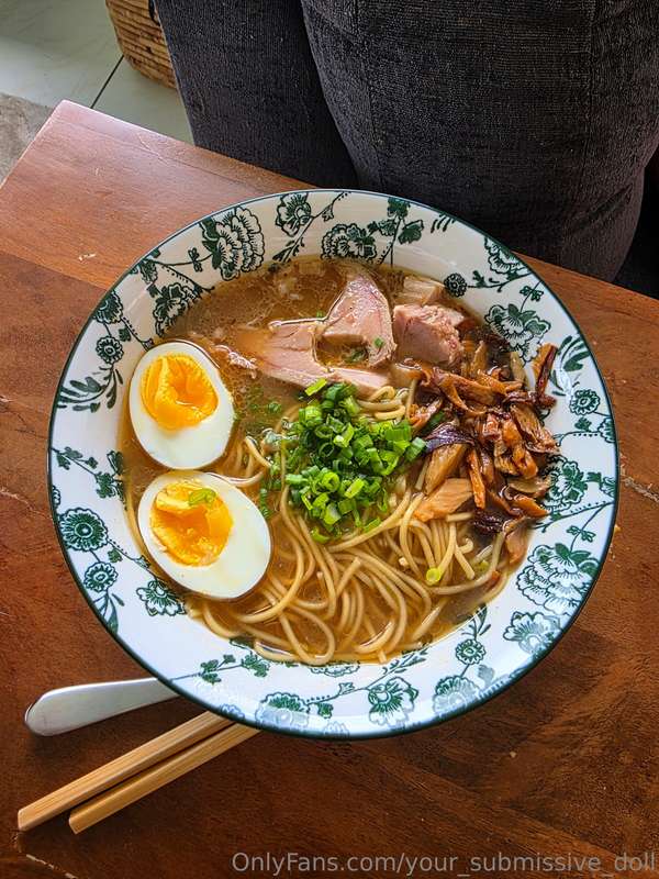 I'm so proud of my lunch, the broth took two days to make 🤤🥰..