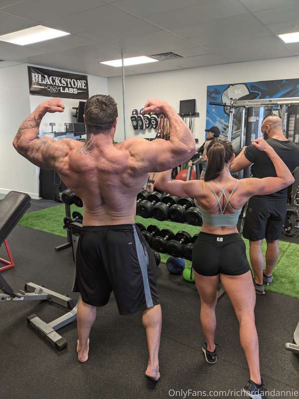 Having a blast in Vegas! But still getting our lifts in 💪💪 D.. 2