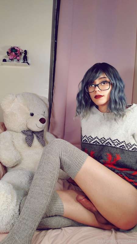 Lets watch holiday movies and chillllll😋 12