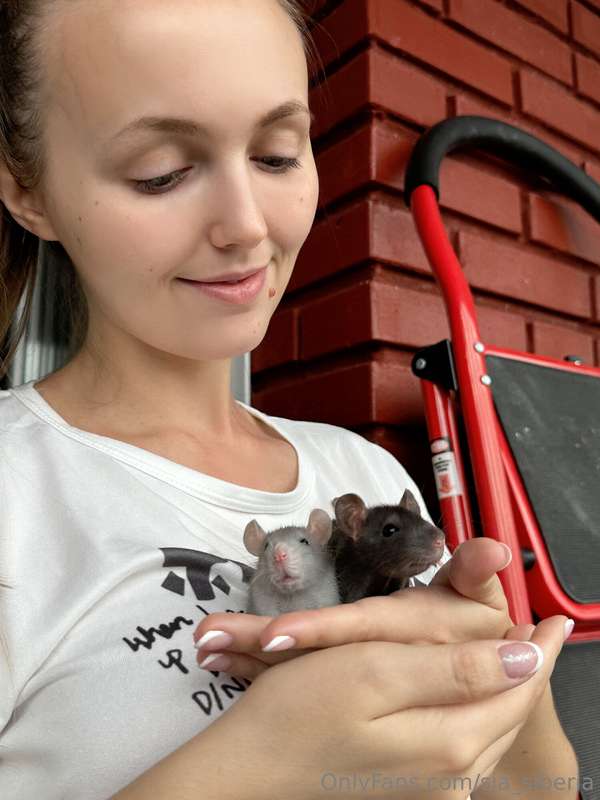 Sharing the most intimate moments of my life 🐭