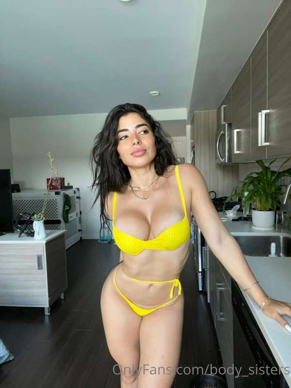 love this colour 💛