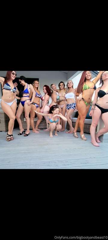 Hey Daddy 💋 What's it like waking up to all these beauties 😍..