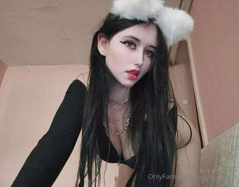 Little dirty @miracle_me is looking for a strong dick😈 Wanna..