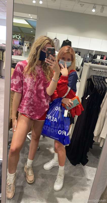 @callhersierra and I are going live tonight at 8 pm EST 😼😼 d..