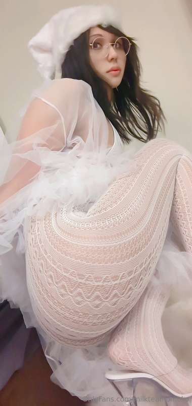 Delicious white milk chocolate thighs and butt, full and plu.. 1