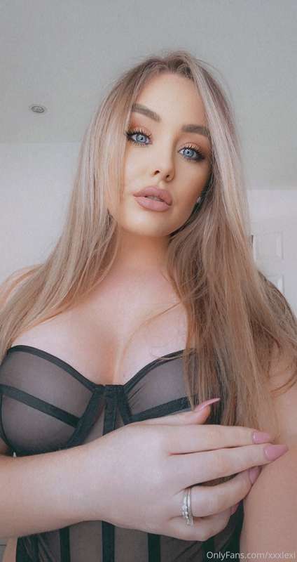 MORNING 🥰🥰 Message me if your waiting for me baby, I’m onlin..