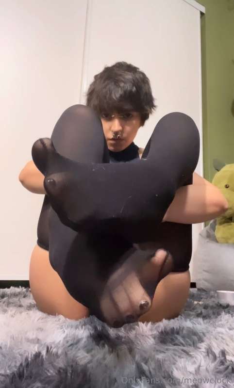 i love how tight this body suit is :3 alsooo uploading a vid.. 5