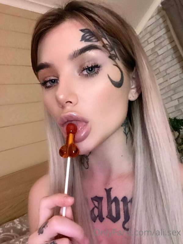🎀I wanna try your candy, daddy... DM me😜👅🎀