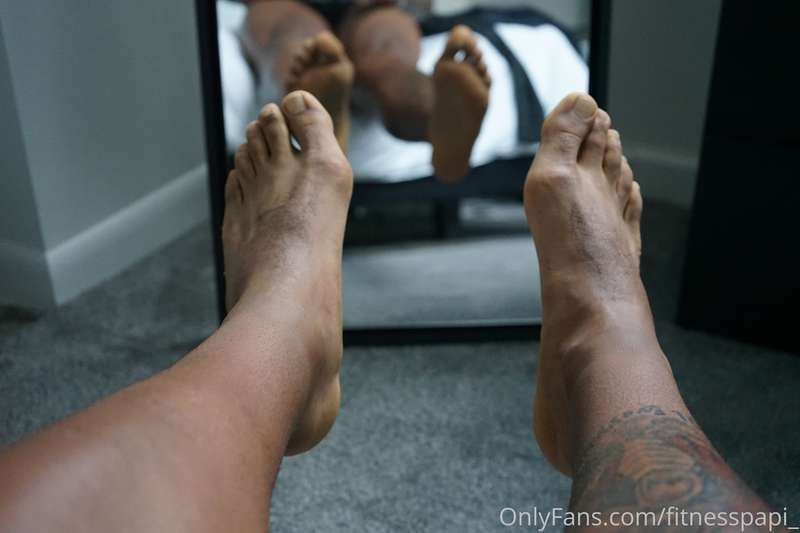 I hate feet. There’s a reason I started off wearing socks in..