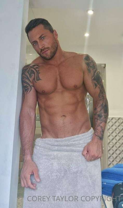 🚔🚨 **UK’s hottest STRIPPER @karlj_stripped with BLUE eyes to.. 4