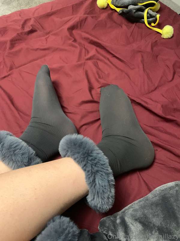 Here’s a hot little foot compilation I put together for my f.. 4