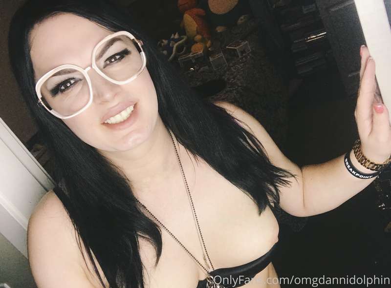 More boobs to relax y’all 🤓🐬💙