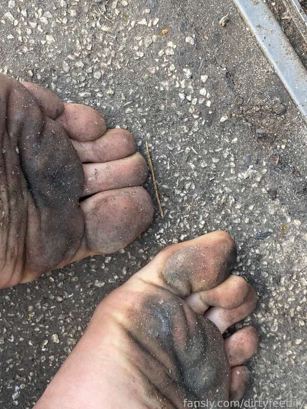 Dirtyfeetlily - Fansly - 11 May, 2025 4