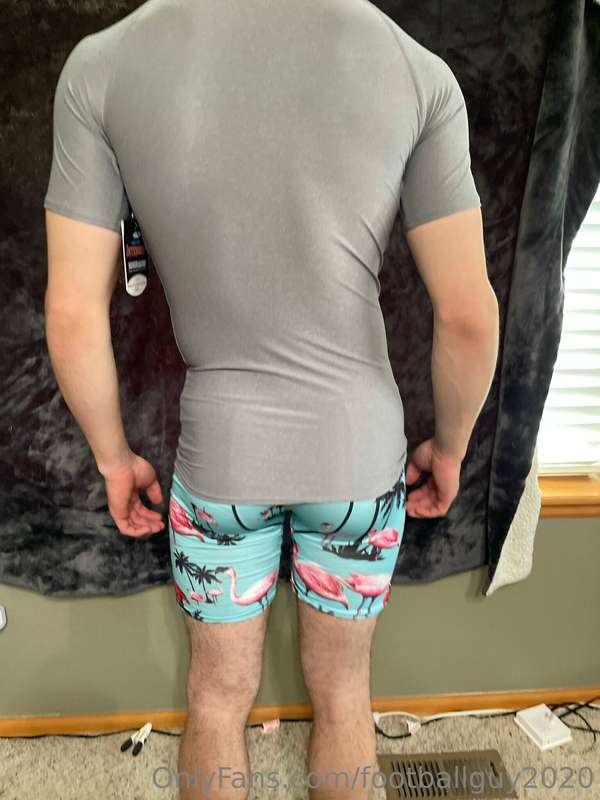 Does this tight shirt look good on me? 12