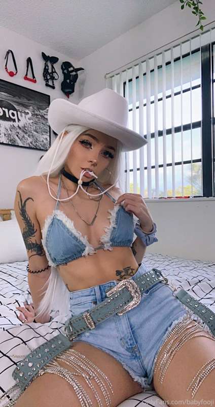 Jean cowgirl set pt. 2 😏💙 this h0rse dildo is literally 1/3 .. 2