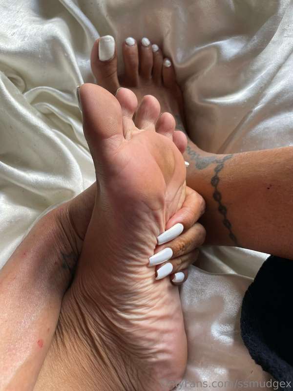 Do you like the wrinkles in my soles? 😋 1