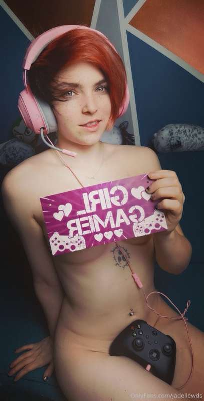 More girl gamer content 😋