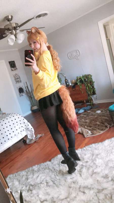 At a furry con 😈😈😈 5