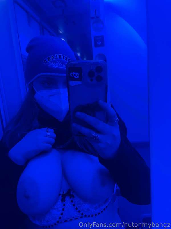 Bouncy boob turbulence 2