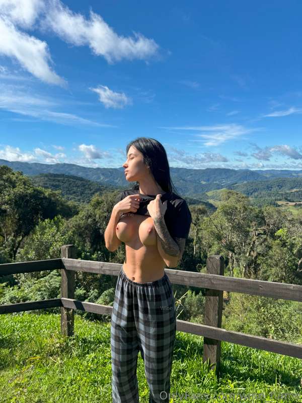 It was sooo cold and the view was beautiful 🥰 3