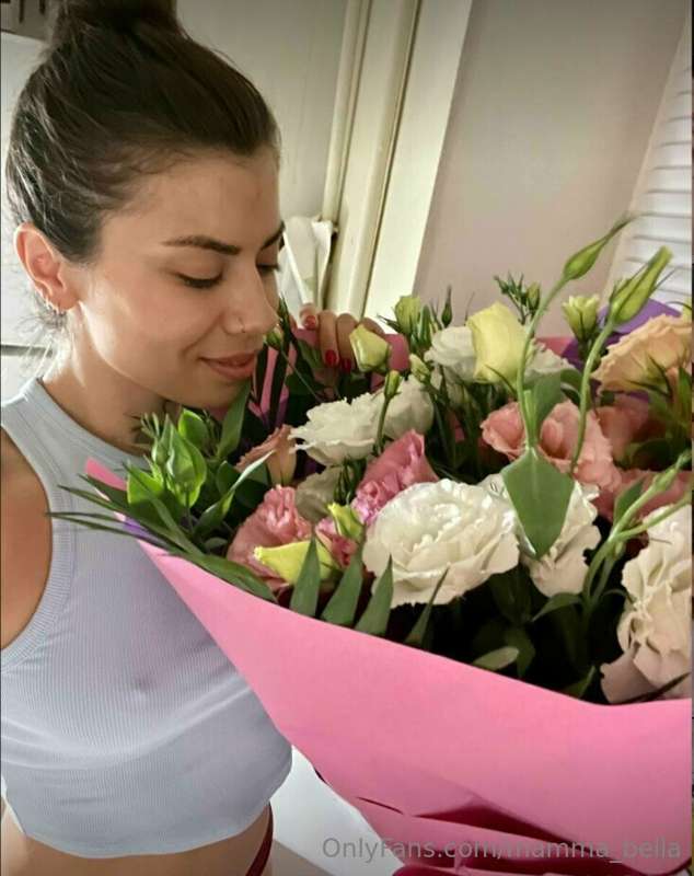 What flowers do you think are a sign that a man wants sex? 😈