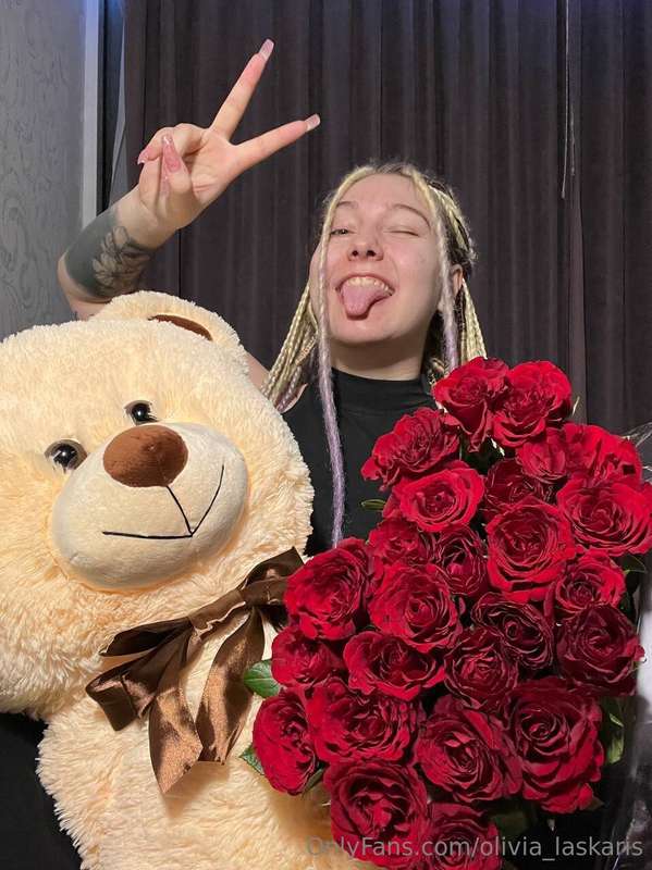 I have a new Teddy friend!🌞😅 Hehehe, do you have a favorite ..