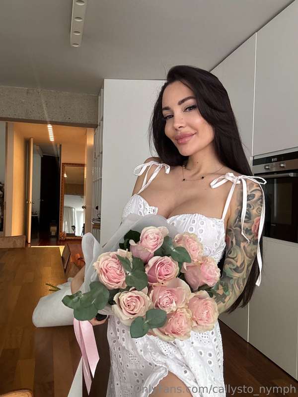 Flowers are perfect for me, aren't they? 🌸Guess what I have ..