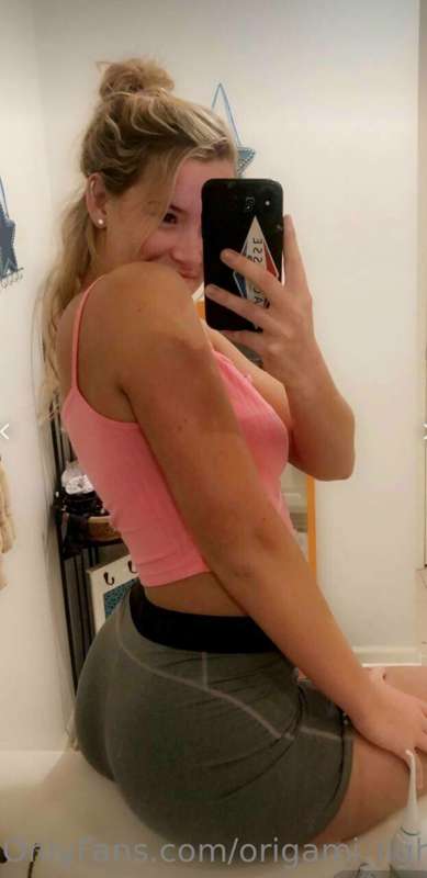 @finallylegal18 FUCKS HUGE BBCS🍆💦 and lovesss filming it📸👅 s..