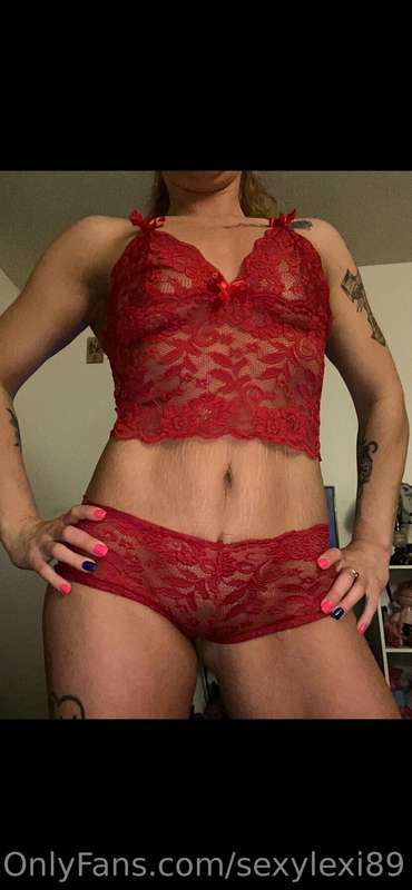 Happy Sunday 😘 momma feeling little extra horny this am 💦