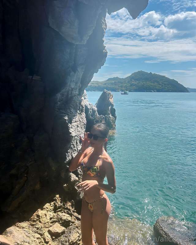 Stuck at Island 🏝️  @alice2010 1