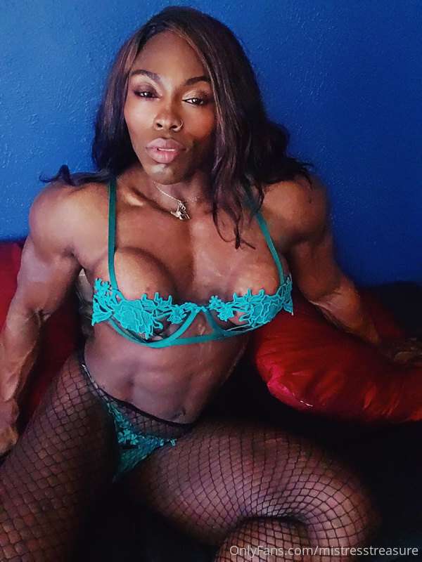 Nothing beats a sexy pair of thick muscular thighs stretchin..