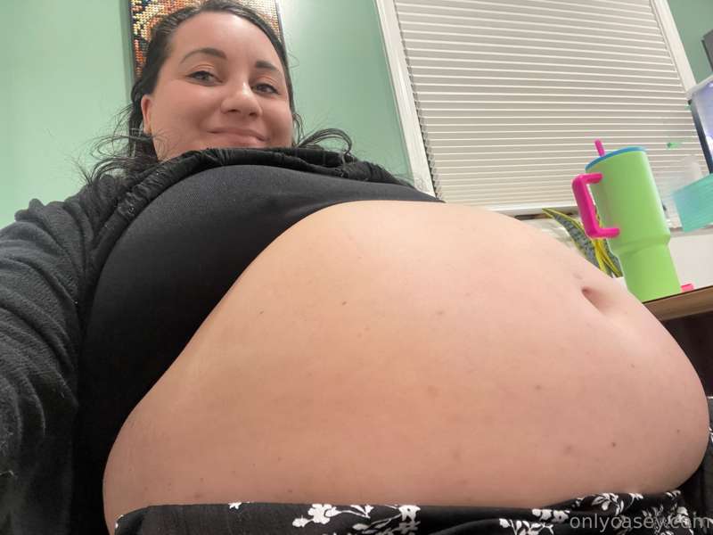 I’m honestly becoming a complete spectacle. A belly this big.. 3