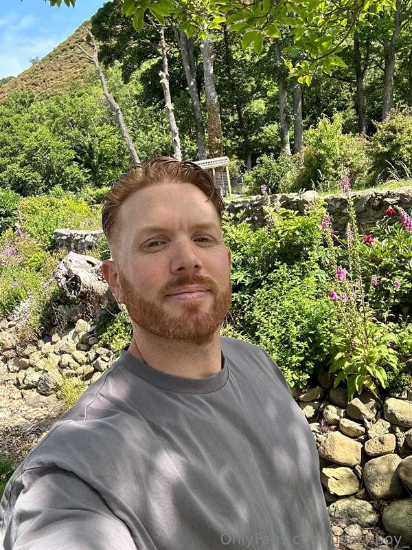 Feeling cute and honestly in a really good mood today. 🌞 Som..