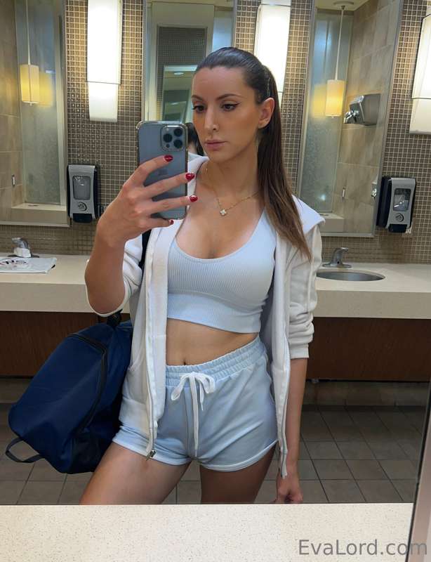 Like if you'd suck this sweaty cock 👅