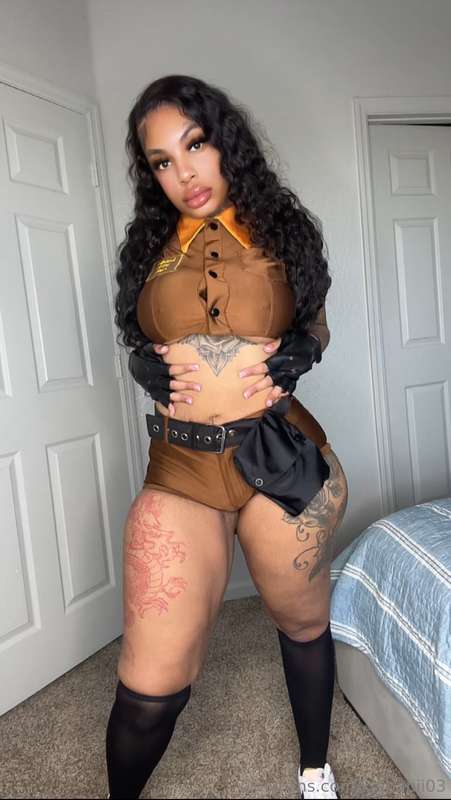 Special delivery 🚚📦🤪 ups girl photo set 😘 tip this post if y.. 9