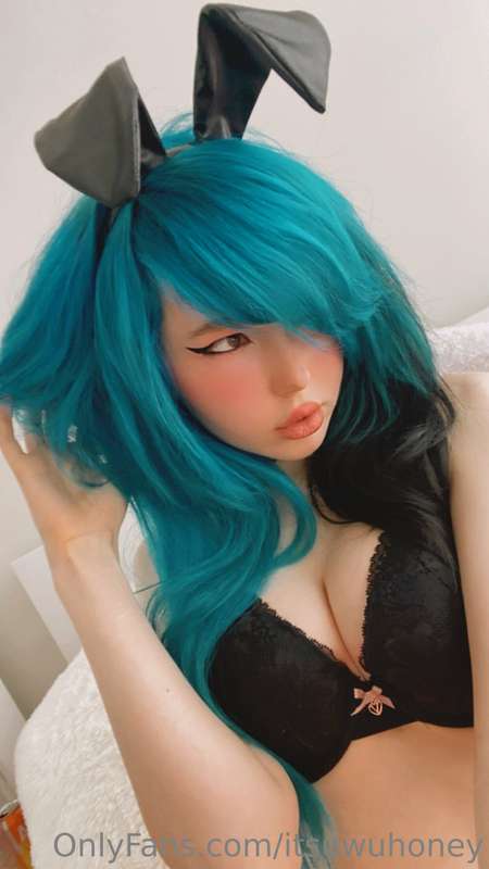 U w U sexy lil bunny~