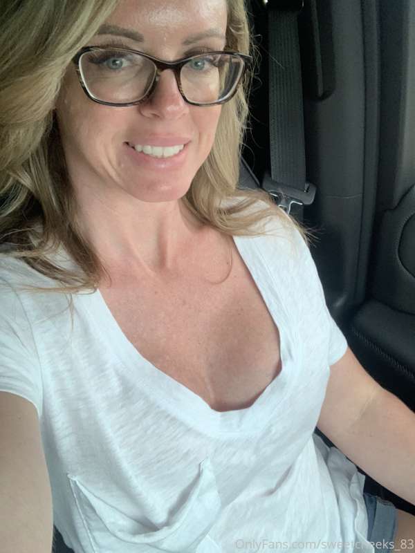 Going to my appointment ☺️ White tshirt and no bra 😜 1