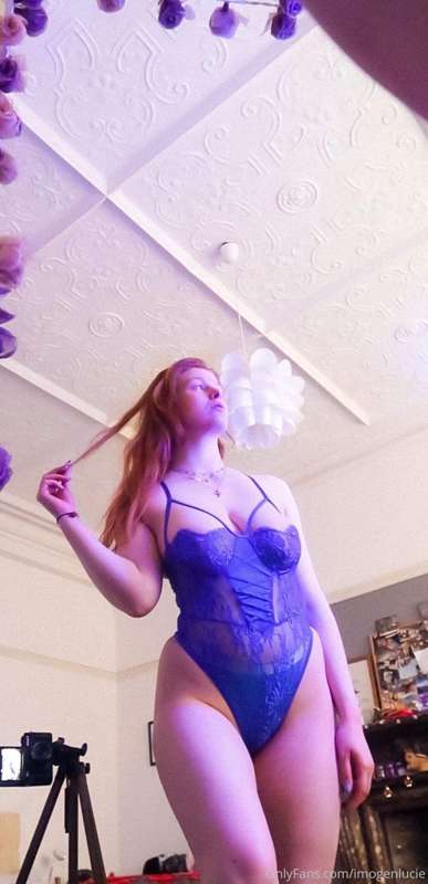 Did this shoot with blue, purple and pink lights so it’s a l..