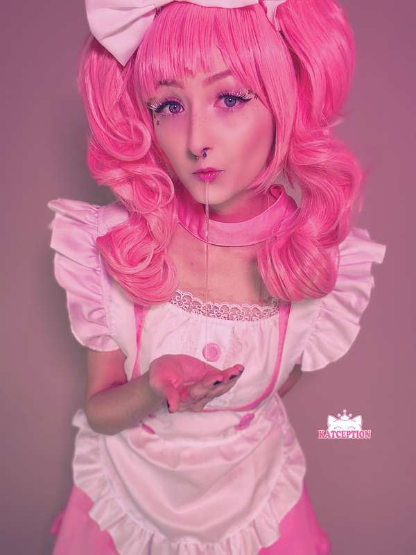 Maid 💓 I wanted to wear the bow on my head instead of my dre.. 2