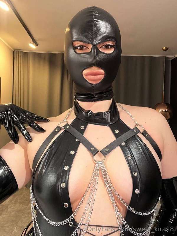 𝐅𝐑𝐄𝐄 𝐒𝐔𝐁👉 @iwantuslave 🙈🔞 "I am Mistress Bella, Queen of you..