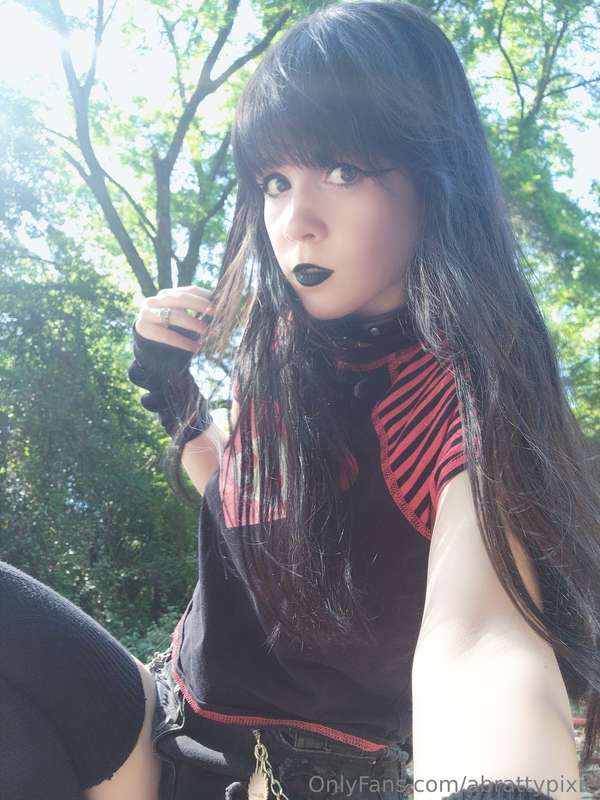 I kinda hate how all of my nudes came out today 3:< but I'm .. 4