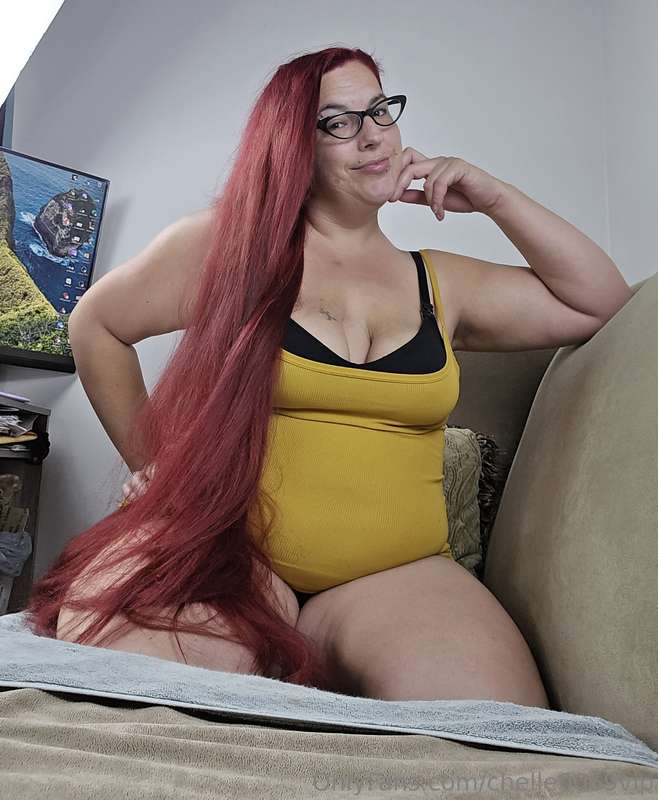 Just curvy thicc mombod things 😎😏
