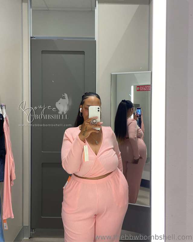 Make me your doll 🎀 I love taking pics for you while trying .. 4