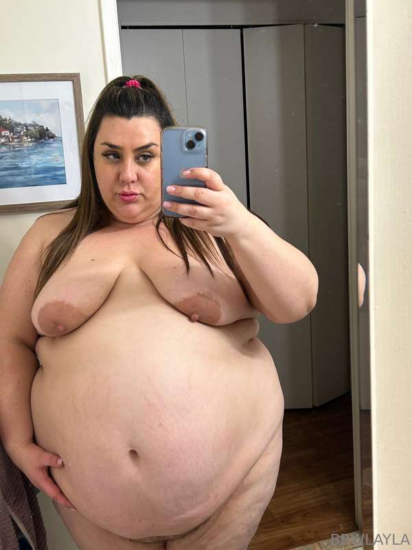 Brand new nudes ❤️I love the way my belly just keeps hanging.. 4
