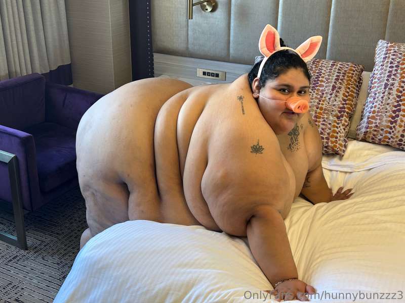 Hehe since i did a Hucow pic set of course i had to do a Hog.. 11