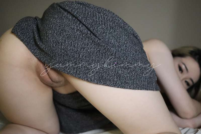 Bending over and spreading in my favorite dress!

♡ 11 photo.. 11