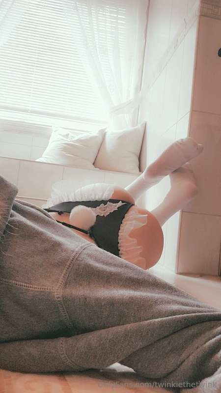 Hope you like my new outfits 👉👈 they're not slutty at all :3 27
