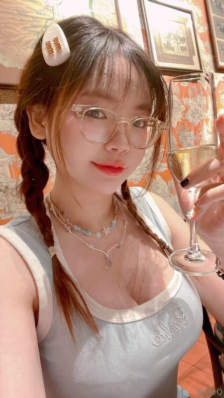 How is your day my bae? 🥂