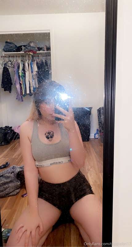 Got a new tat, my friends call me alien girl👽 sorry I’ve bee..